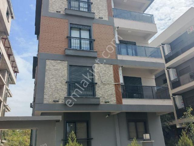 Seyrekte En İyi Konum: Üniversite Karşısı Kiralık Daire