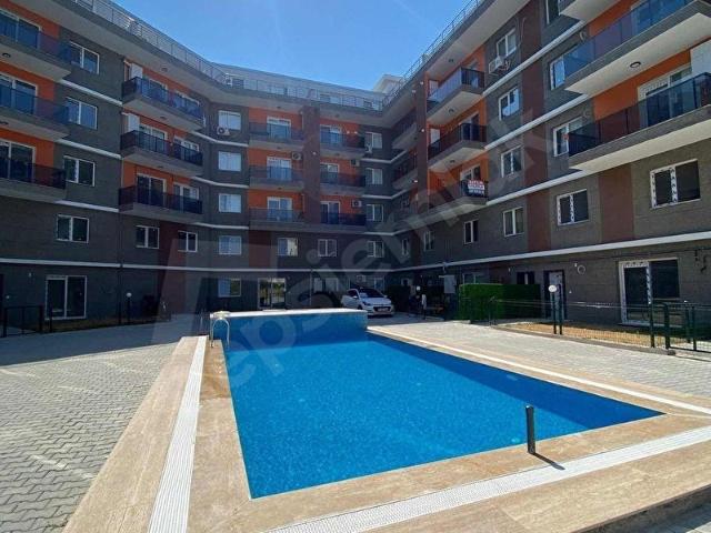 Seyrek'te Havuz Cepheli Eşyalı 1+1 Kiralık