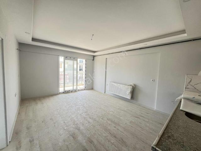 Seyrek'te Havuzlu Site'de 1+1 Eşyasız Kiralık Daire