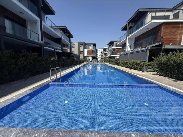 Seyrek Country Plus Black'te 4+1 Tripleks Kiralık Villa