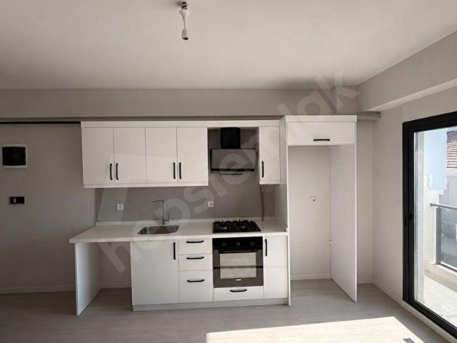 SEYREK ANA CADDEDE GENİŞ 1+1 KİRALIK DAİRE