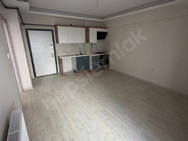 SEYREK ANA CADDEDE KİRALIK 1+1 DAİRE
