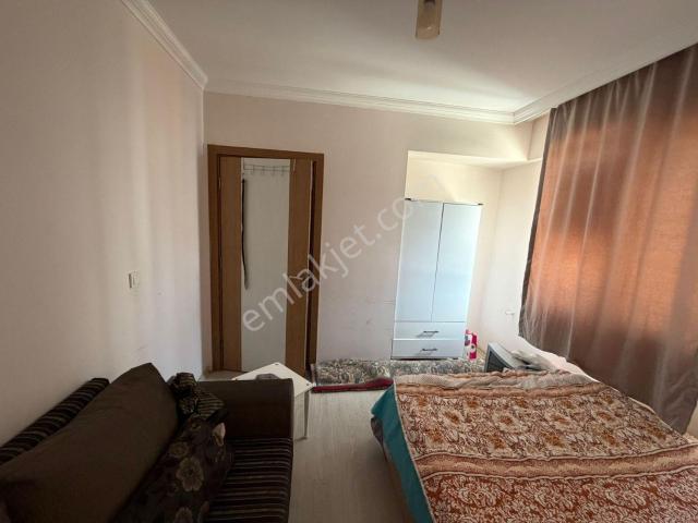 Seyrek De 1+1 Eşyalı Kiracılı Büyük Daire 2.700.000.tl