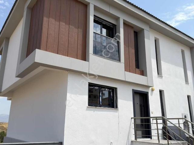 Seyrek Villakent Te210 M2 Satılık Tripleks Villa