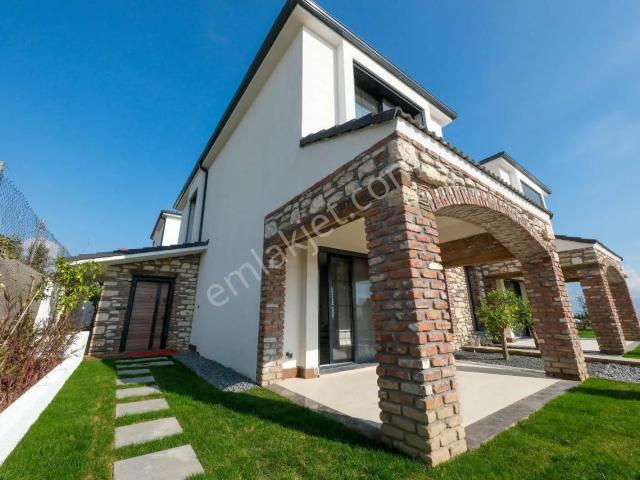 Seyrek Villakent'de Kiralık Lüks 3+1 Villa