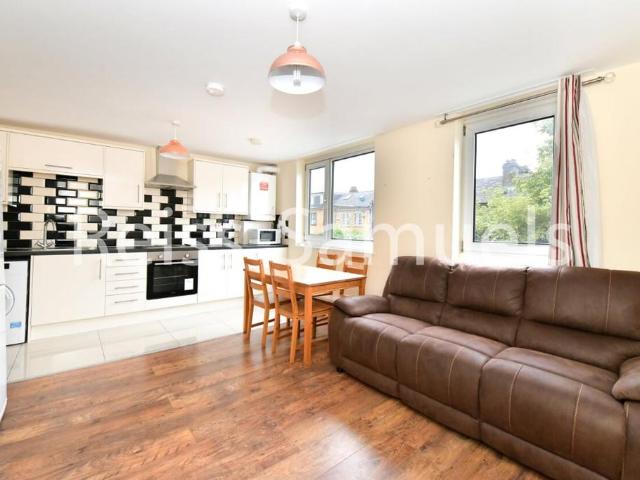 Seyssel Street, London E14 4 bed maisonette to rent £3,467 pcm £800 pw