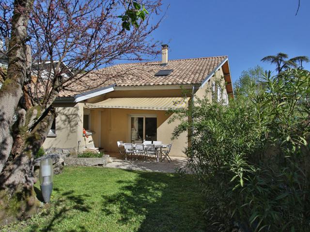 Seyssins village Maison en pierre 8P+C 216m² Seyssins