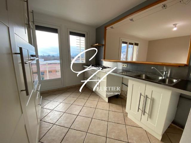 Seyssins APPARTEMENT T3+C DERNIER ETAGE