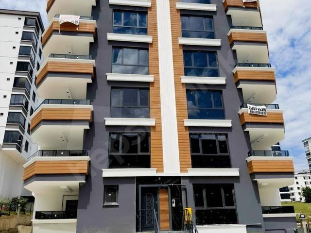 SEZER EMLAKTAN TEPECİKTE SATILIK GIRSAT 3+1
