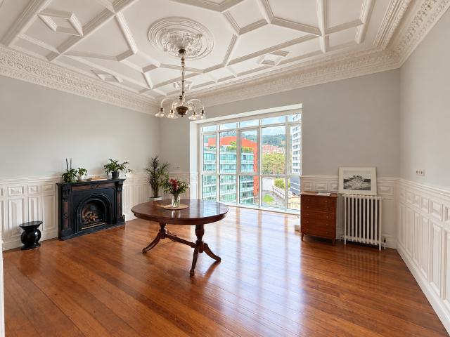 Señorial 1900 · 135 m² y artesonado · Abando