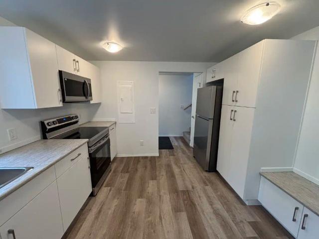 SF218 2 Bed 1 Bath Garden Suite in Beacon Heights 11936 47 Street NW — 11936 2 Bed 1 Bath