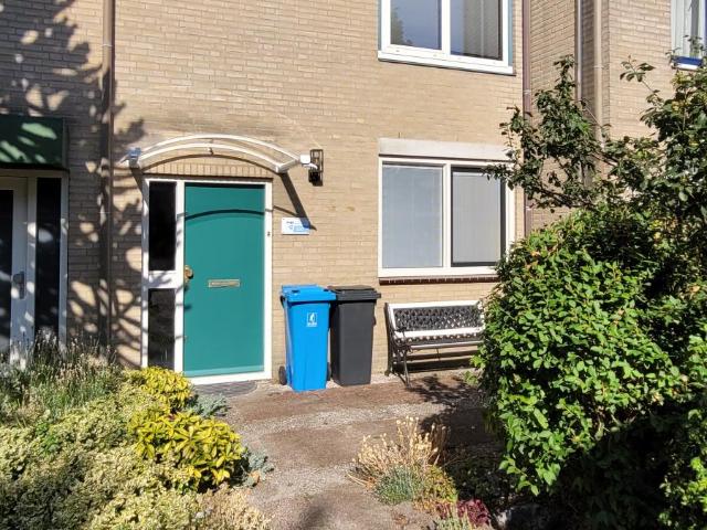 Sfeervolle dubbele bovenwoning 80m² met 2 slaapkamers en zonnige voortuin te huur in Lei