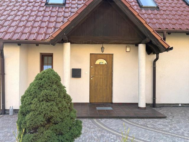 Polecam przestronny dom 156 m² w Skokach z garażem i ogrodem