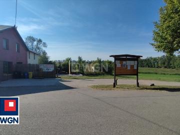 Dom z działalnością i poddaszem do remontu, 247 m2