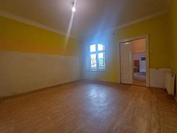 Przestronne 76 m² mieszkanie w centrum Skawiny z dużą piwnicą