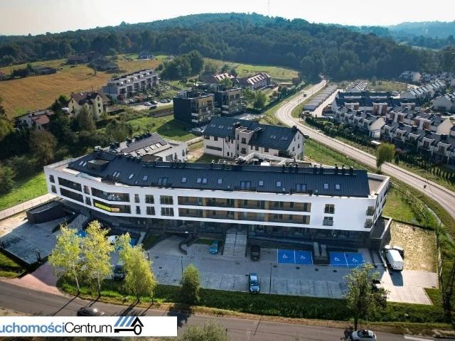 Lokal usługowy 515 m² z witrynami i parkingiem polecam