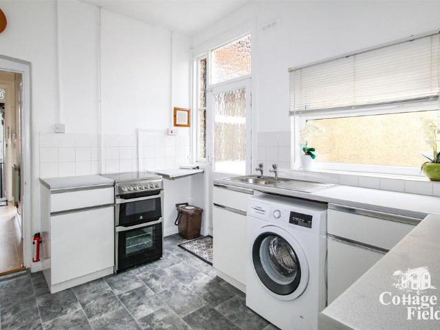 Sketty Road, Enfield, EN1 1 bed flat to rent £1,600 pcm £369 pw