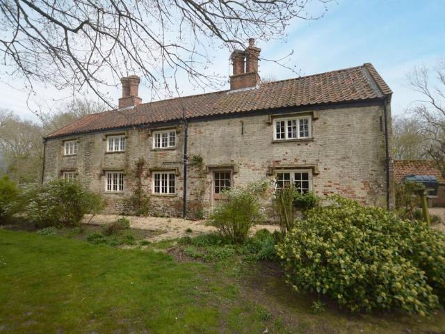 Skeyton 3 bed cottage to rent £1,650 pcm £381 pw