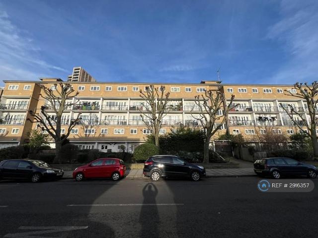 Skeggs House, London, E14 3 bed flat to rent £2,500 pcm £577 pw