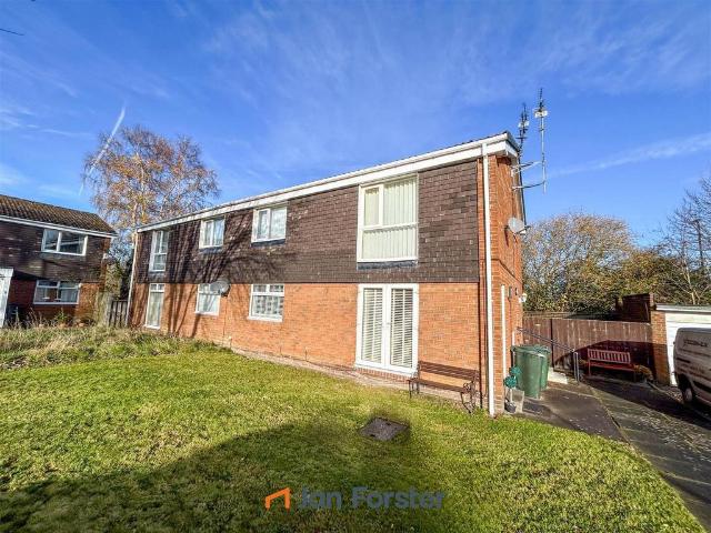 Skelton Court, Newcastle Upon Tyne 2 bed ground floor flat to rent £800 pcm £185 pw