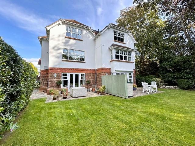 Skerryvore Court, Bournemouth BH4, 2 bed flat to rent, £1,400 pcm | PrimeLocation