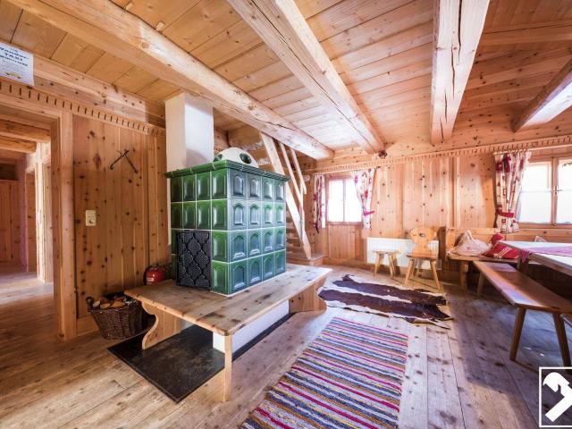 Ski in/Ski out Almhütte – Freizeitgenuss in Toplage mit touristischer Vermietung