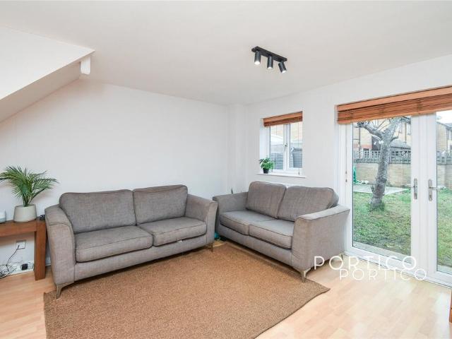 Skiers Street, London, E15 3 bed terraced house to rent £2,400 pcm £554 pw