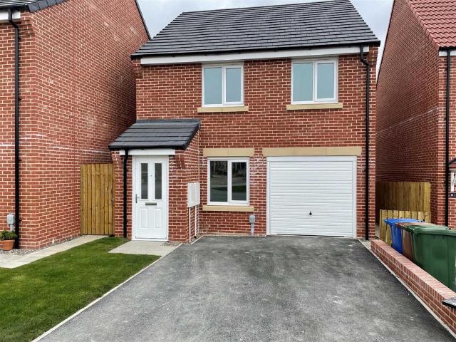 Skinner Row, Pocklington 3 bed detached house to rent £1,350 pcm £312 pw