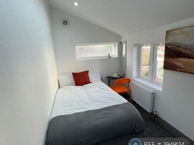 Skinner Street, Gillingham, ME7 1 bed in a house share to rent £550 pcm £127 pw
