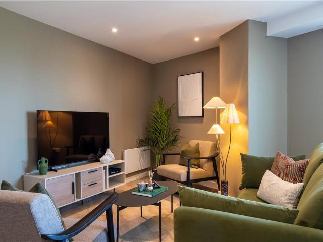 Skinner Street, Leeds, LS1 3 bed apartment to rent £8,480 pcm £1,957 pw