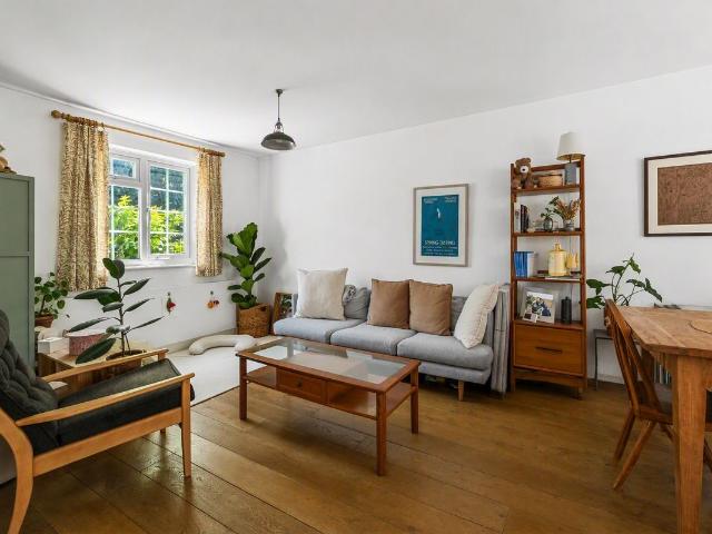 Skipworth Road, South Hackney, London E9, 2 bed detached house to rent, £3,500 pcm | PrimeLocation