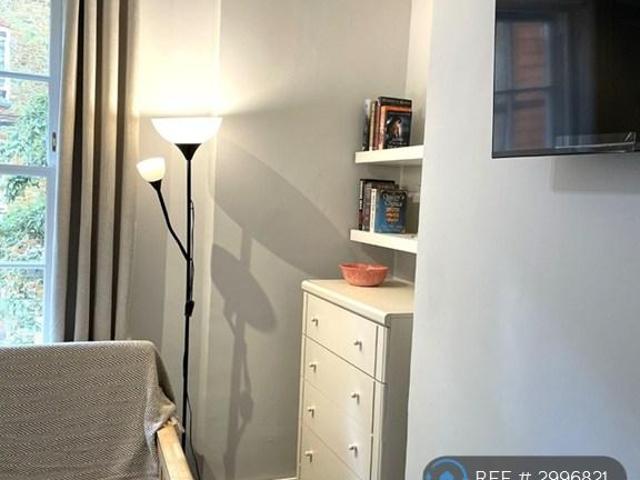 Skipwith Buildings, London, EC1N 3 bed flat to rent £3,750 pcm £865 pw