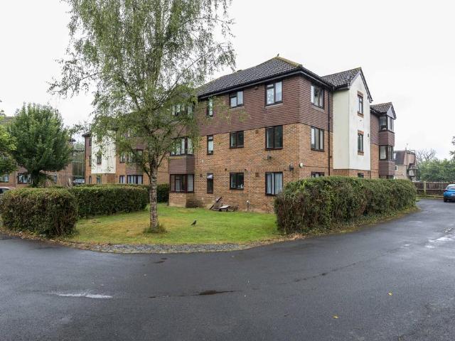 Skipton Way, Horley RH6 1 bed flat to rent £1,150 pcm £265 pw