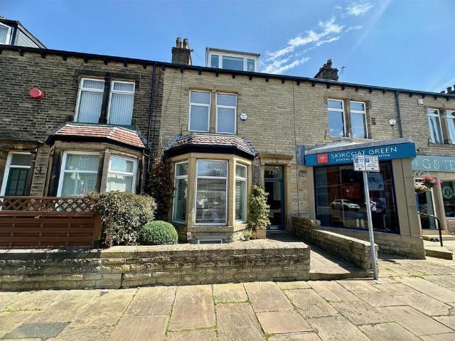 Skircoat Green Road, Halifax 2 bed flat to rent £850 pcm £196 pw