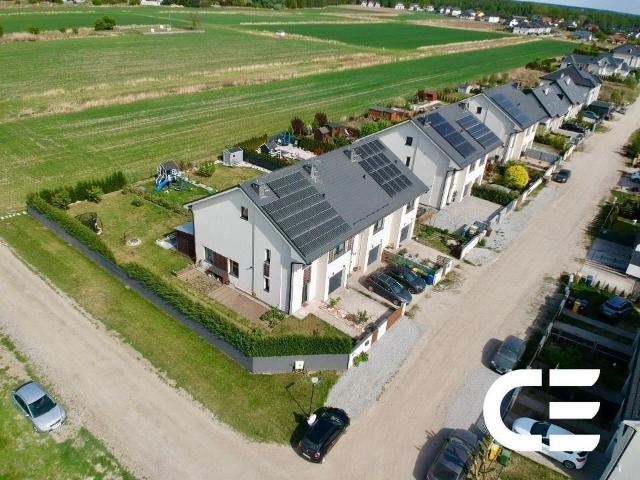Skrajny segment 137 m² z dużą działką i garażem
