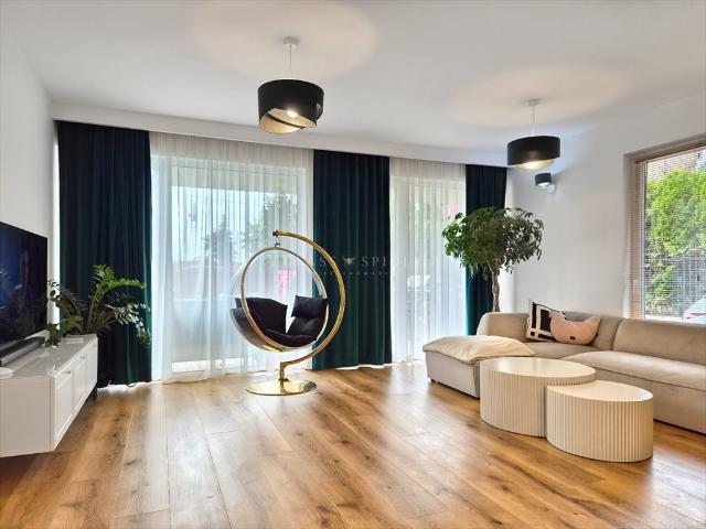 Skrajny segment 130 m² z ogrodem, garażem i jacuzzi