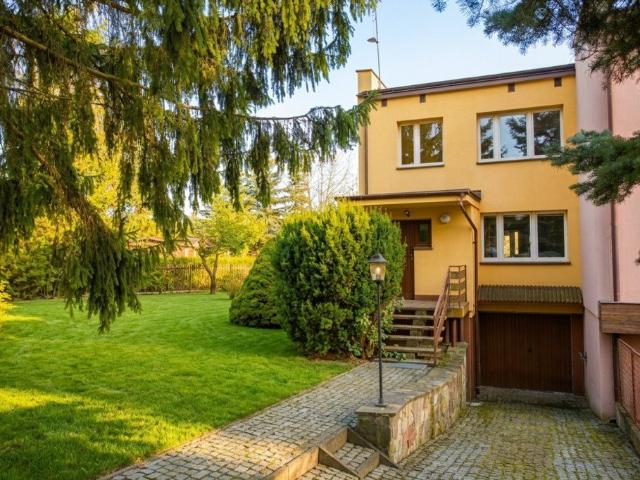 Skrajna szeregówka z dużą działką w Kielcach