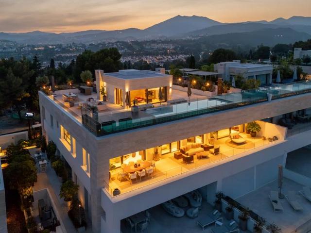 Skyvilla 6 captura instantáneamente la esencia del verdadero. 425m² Marbella