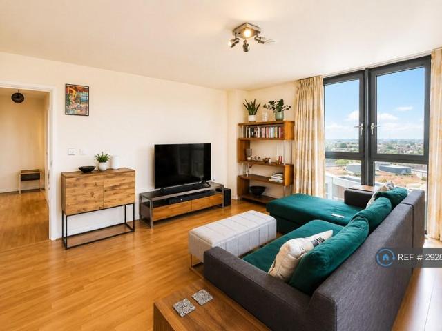 Sky Apartments, London, E9 3 bed flat to rent £3,500 pcm £808 pw