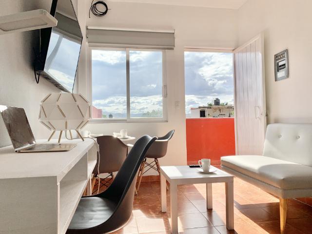 Sky Flat 2/3_ 500mbps WiFi_ desk with office chair