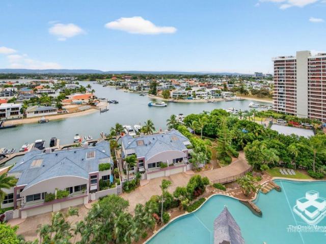 Sky High Apartment in Paradise Waters with Stunning Views