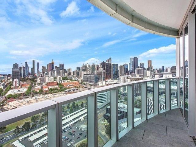 Sky High Docklands Residence with Breathtaking CBD Views