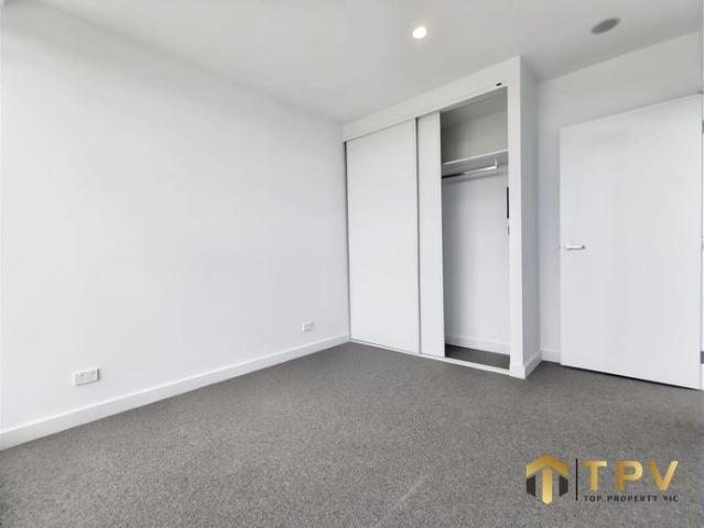 Sky High Living | 1 Bedroom + Study with Stunning Views