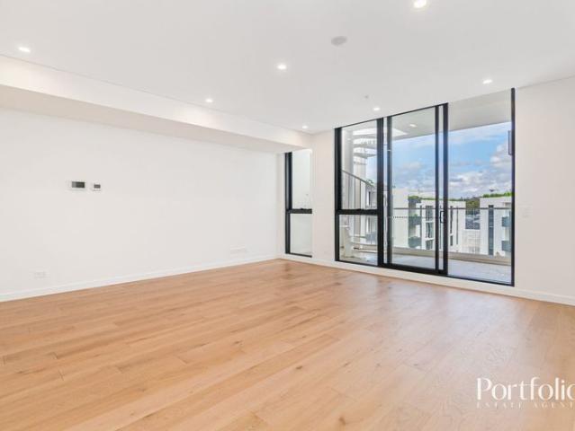 Sky High Living with an Incredible Rooftop Entertaining Space