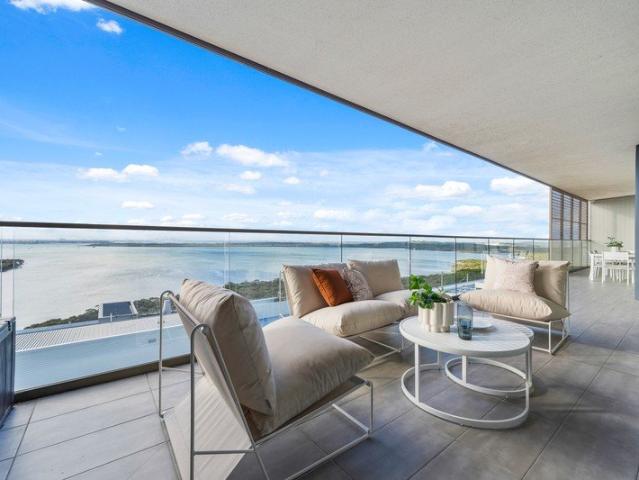 Sky High Luxury With Unrivalled Bay & City Views