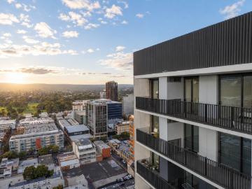 Sky High Luxury with Panoramic City & Hills Views