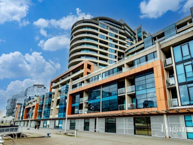 Sky High Riverfront Living in the Heart of Docklands