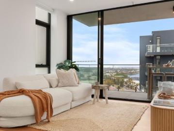 Sky High Sophistication with Breathtaking Harbour Views