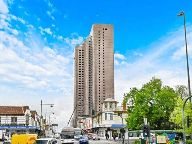 Sky One Level 26 | Luxury One Bedroom one car park with Iconic City Views
