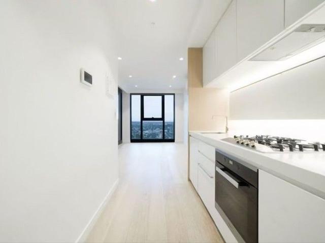 Sky One Level 31 | Luxury One Bedroom with Iconic City Views